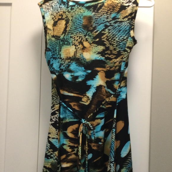 Lovely Ladies Top Made in Canada - Picture 2 of 7